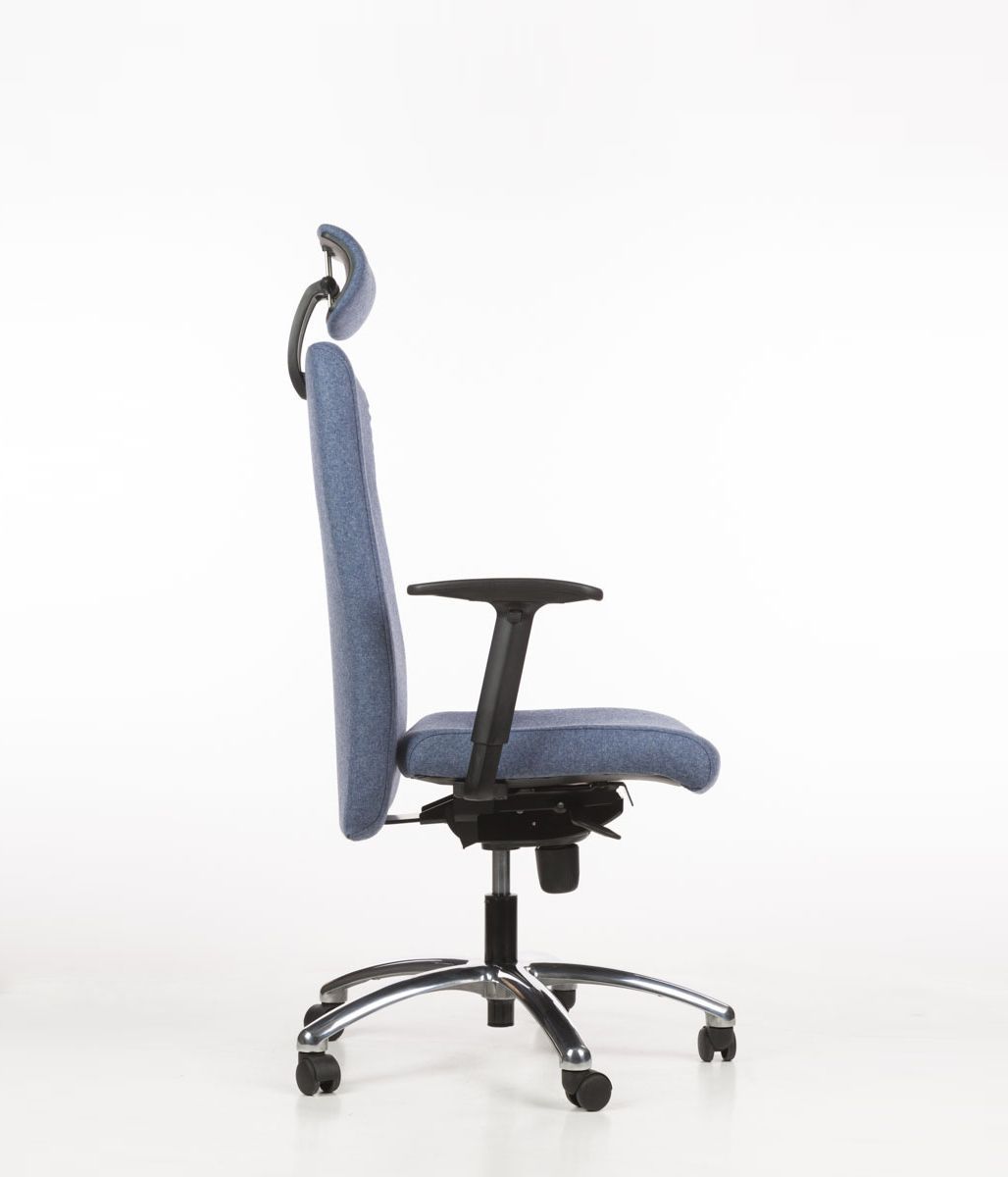 Przedstawiamy fotel z atestem do pracy 24/7. Fotel ma obustronnie tapicerowane oparcie, mechanizm synchroniczny, regulowane podłokietniki. Duzy wybór kolorów. Serdecznie zapraszamy.