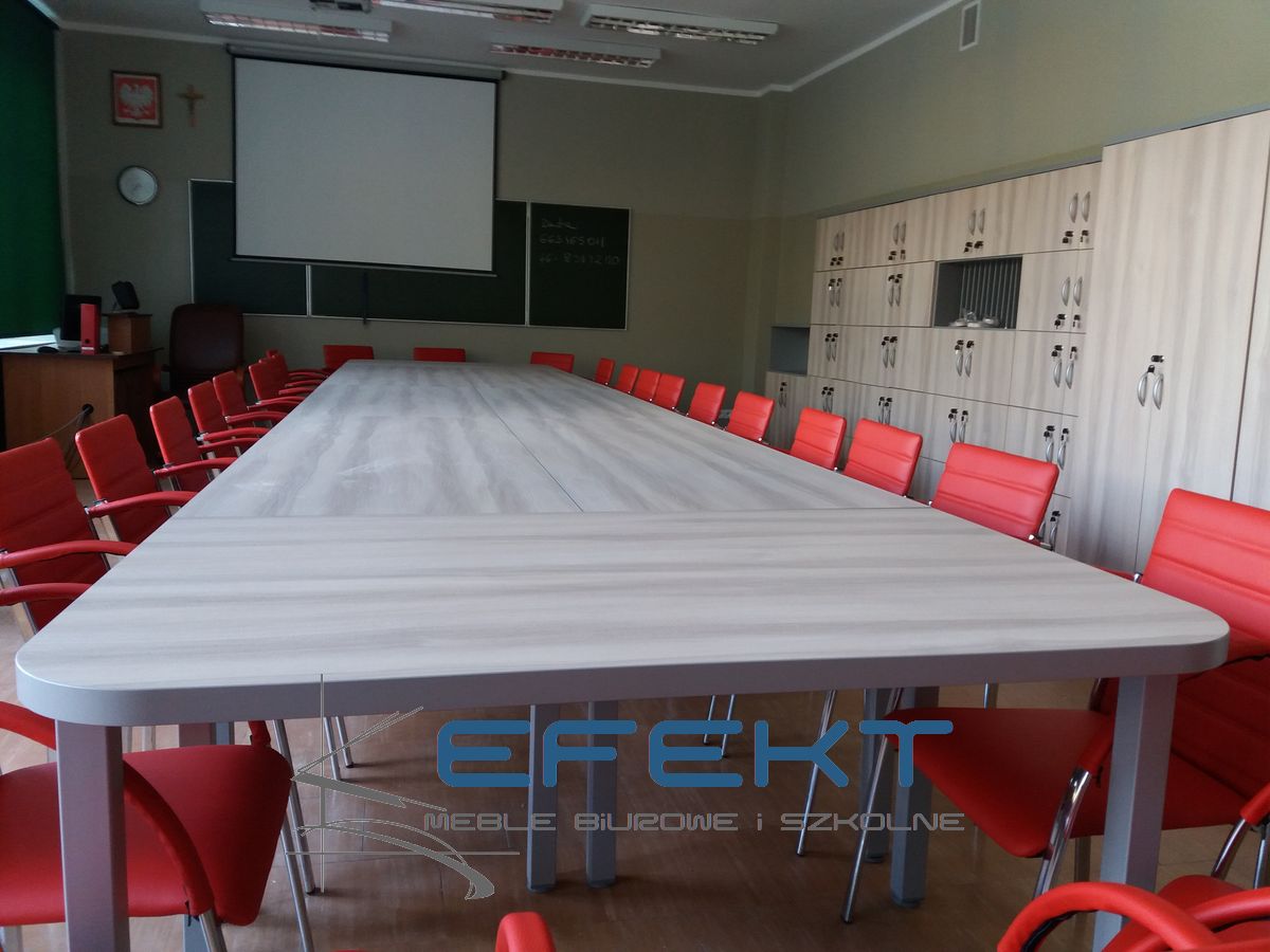 Meble biurowe - wyposażenie pokoju nauczycielskiego w Nielubii