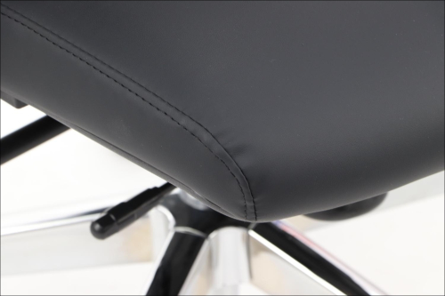 AKCENT PU Fotel biurowy obrotowy/czarny podstawa chromowana